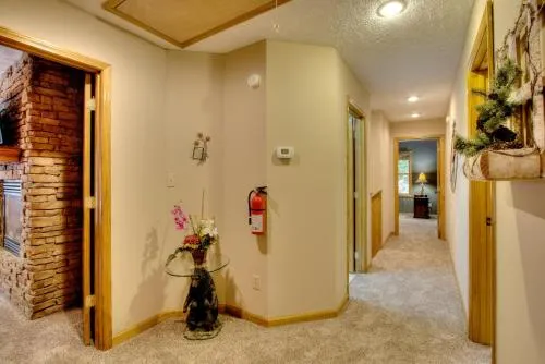 Gorgeous "Country Roads" by HoneyBearCabins 4BR 4BA, next to pool, easy drive, main strip location!