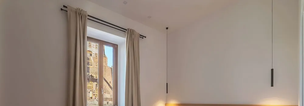 Large 6-Bed Stay near the Colosseum