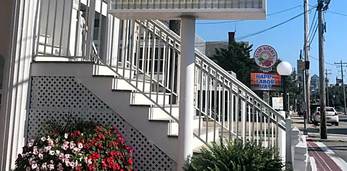 The Admiral Hotel/Motel