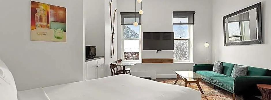 Independence Square 202, Hotel Room Over-looking the Mall and Aspen Mountain