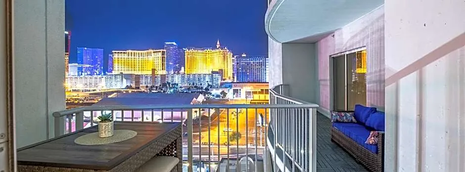 2100 SqFt Penthouse Suite W/ Strip Views! POOL GYM