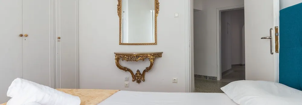 Super Paradise Apartments