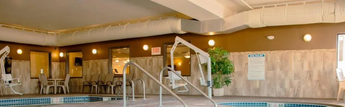 Grand Forks Lodge And Suites