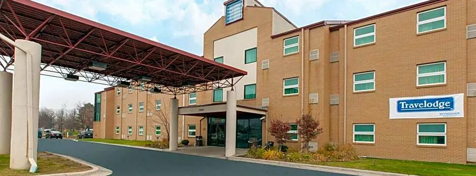 Travelodge by Wyndham Romulus Detroit Airport