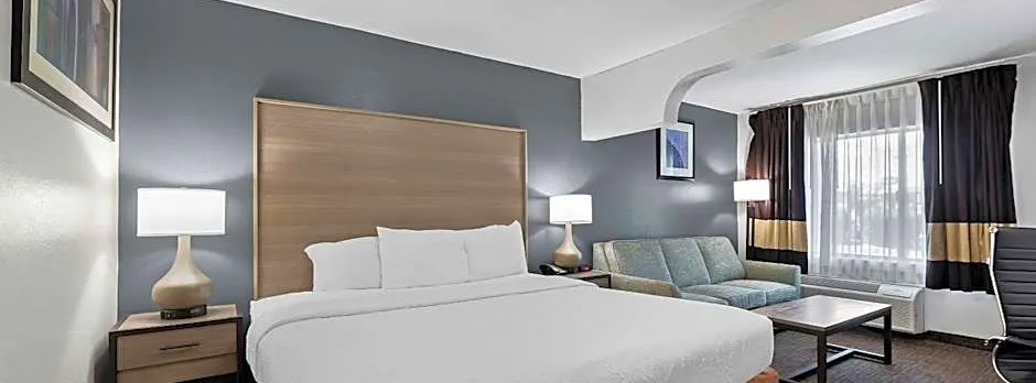 Quality Inn & Suites Fayetteville I-95