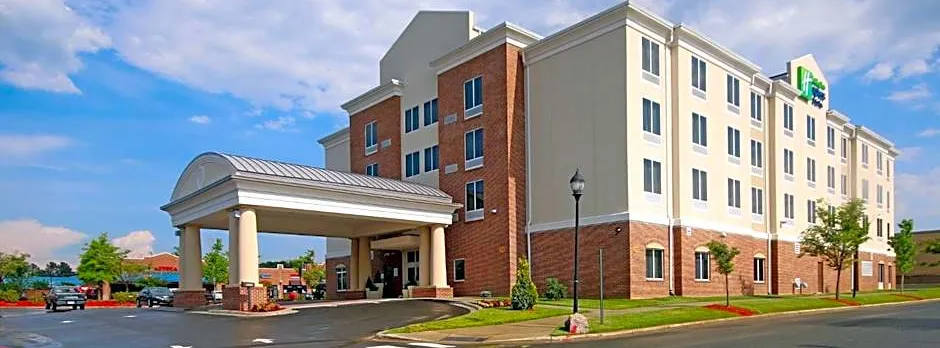 Holiday Inn Express & Suites Charlotte North By IHG