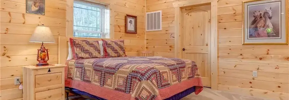 Lone Wolf Lodge - Three Bedroom Cabin