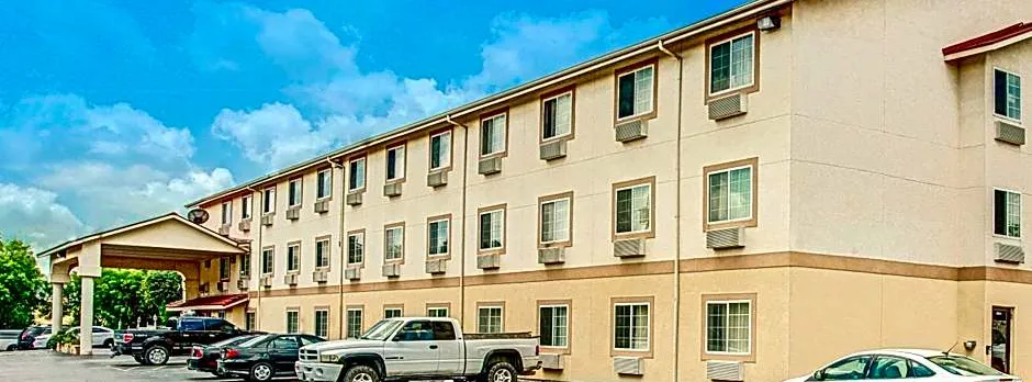 Super 8 by Wyndham San Antonio/Fiesta