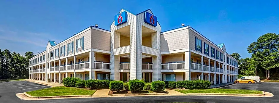Motel 6-Raleigh, NC - North