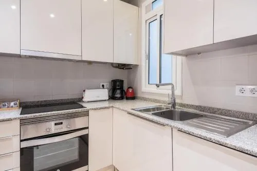 Spacious 3 bed Apt in the heart of Sant Antoni, Barcelona