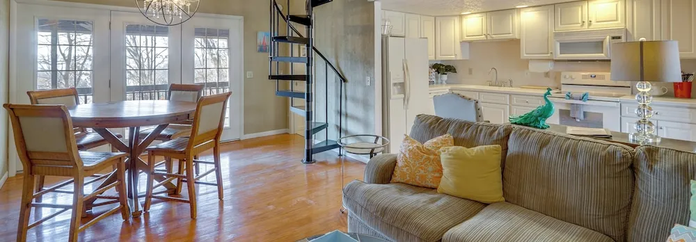 Resort Living on Lake of the Ozarks! Family Cabin
