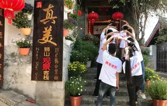 Lijiang Zhenmei Shishan Scenic Inn (Sifang Street Big Water Wheel Store)