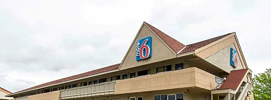 Motel 6-Overland Park, KS