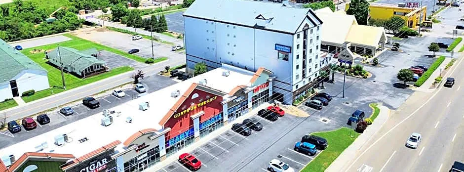 Mountain Vista Inn & Suites - Walking Distance to the Island