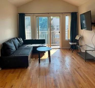 Business & Family Friendly Balcony Jacuzzi Free Park