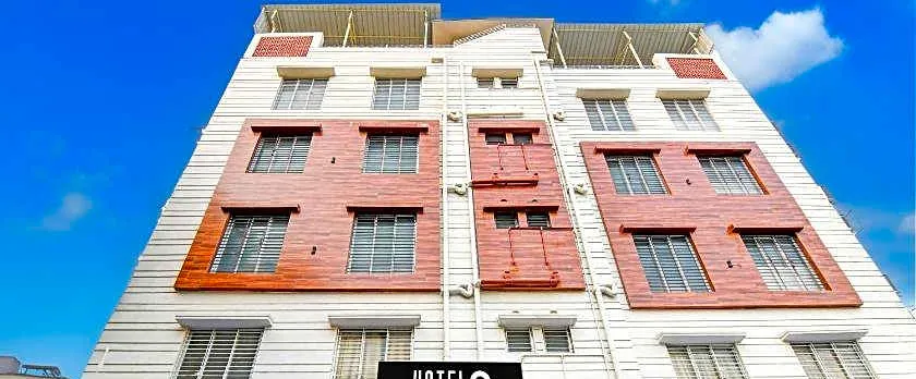 Super Townhouse Kaikhali Near Airport