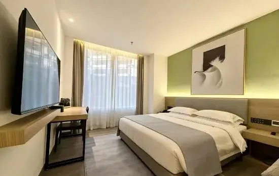 Sanyuan Hotel (Chongqing Jiefangbei Pedestrian Street Center)