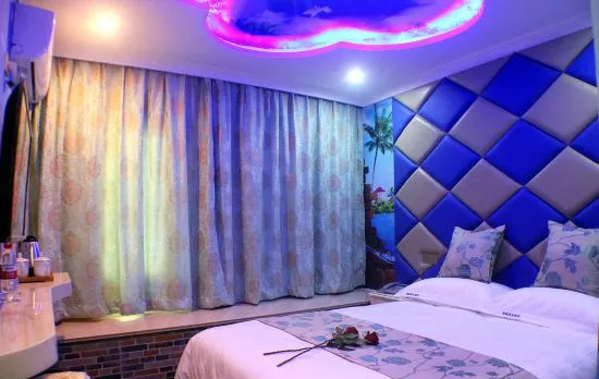‌BoXin Business Hotel (Shanghai Guanglan Road Metro Station Branch)