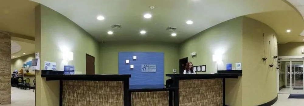Holiday Inn Express & Suites Waycross