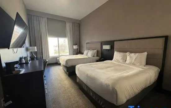 FairBridge Inn and Suites Will Rogers Airport, Fairgrounds, Restaurant & Bar