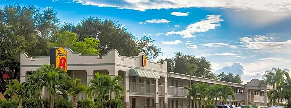 Super 8 by Wyndham Bradenton Sarasota Area