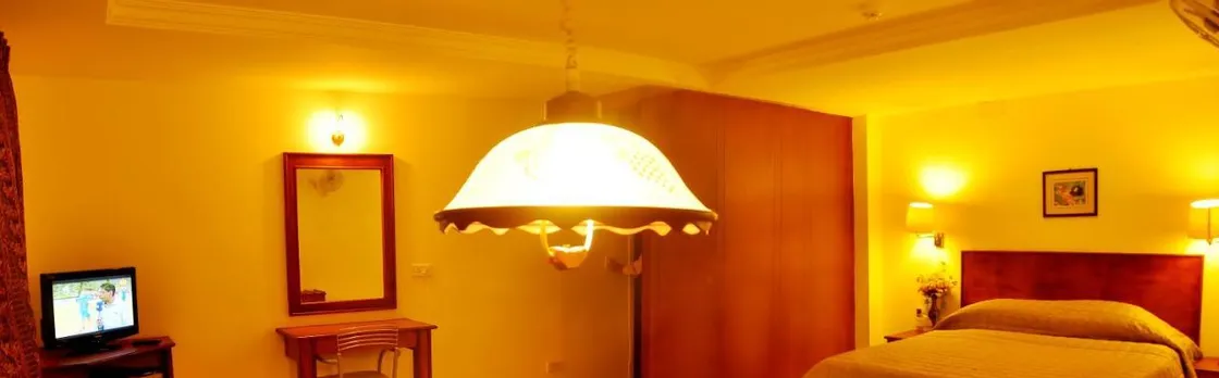 Nayagara Hotel