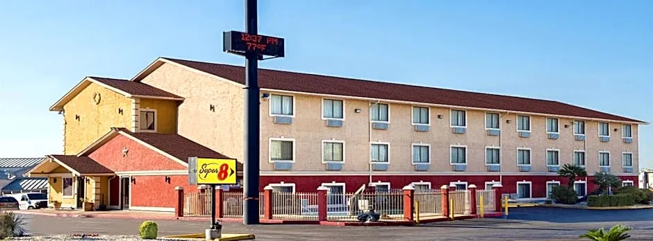 Super 8 by Wyndham San Antonio/I-35 North