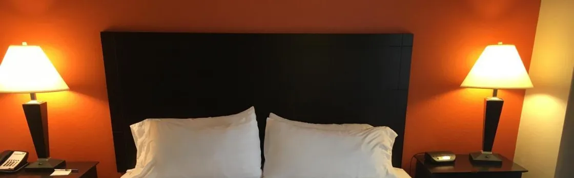 Holiday Inn Express & Suites Cadillac