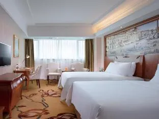 Vienna Hotel Shenzhen Longgang Xinsheng Metro Station