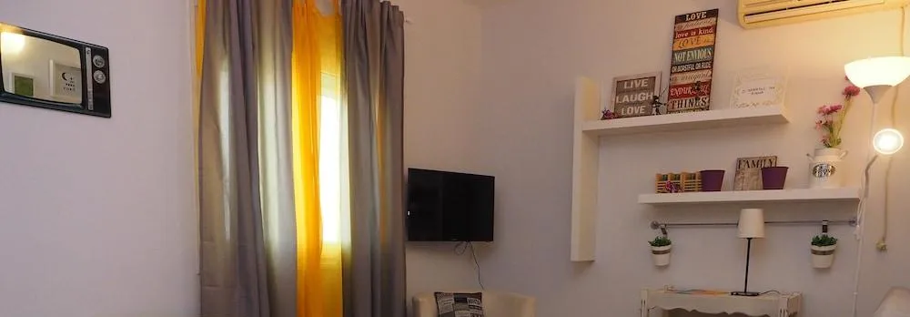 Psirri Artistic Rooftop Apartment with Acropolis View