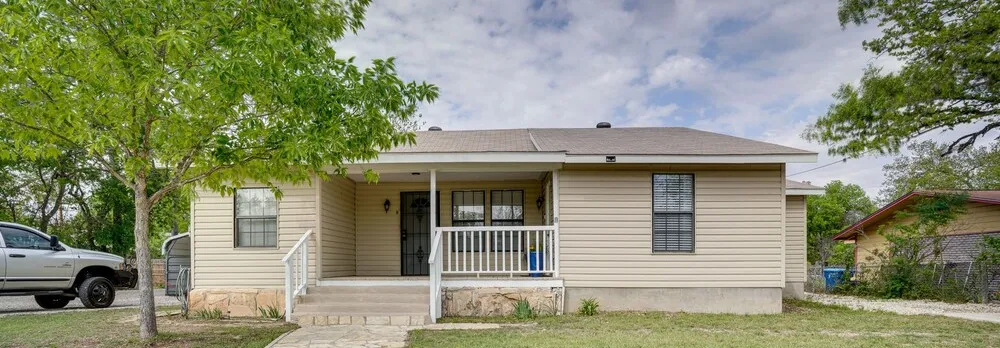 Kerrville Vacation Rental Across From River Trail!