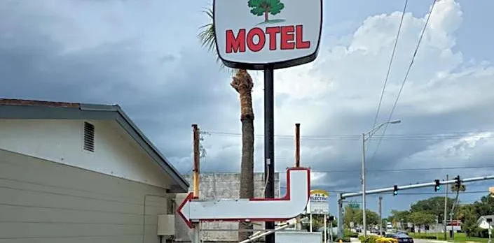 Three Oaks Motel - Titusville