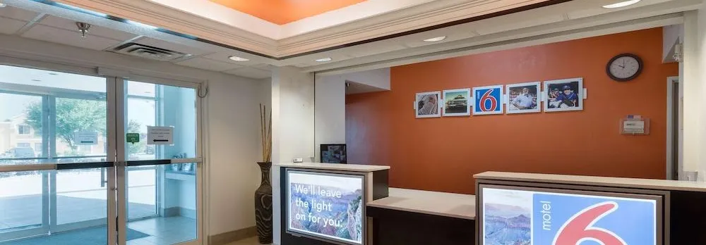 Motel 6 Hillsboro