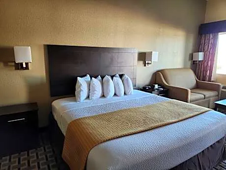 Magnuson Hotel and Suites Baytown