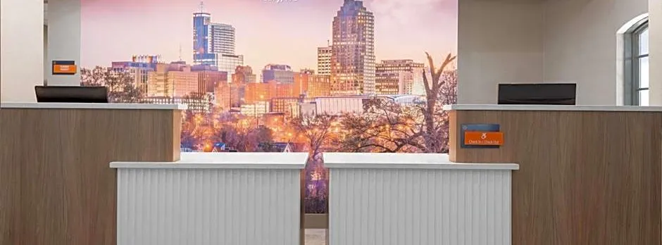 La Quinta Inn & Suites by Wyndham Raleigh Cary