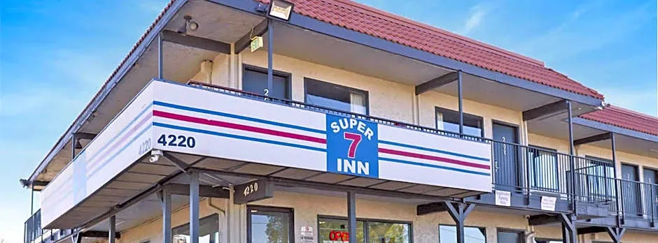 Super 7 Inn Dallas Near Duncanville