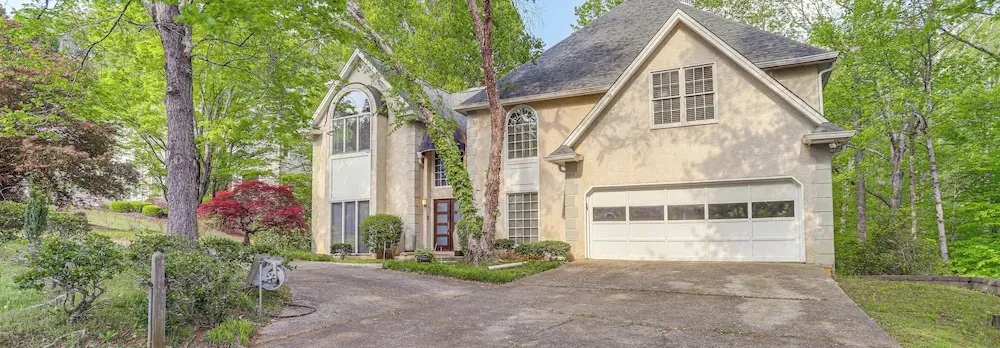 3 Mi to Roswell Riverwalk: Spacious Getaway!