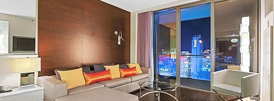 Palms Place Hotel StripView with Open Balcony -23