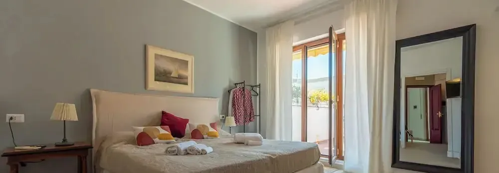 Molo Angioino Suites