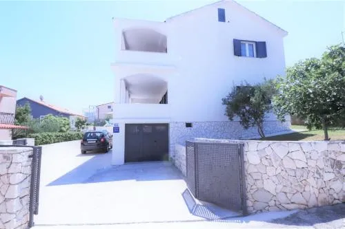 Villa Mendula Trogir - Luxury villa by the beach - heated pool - lush green garden