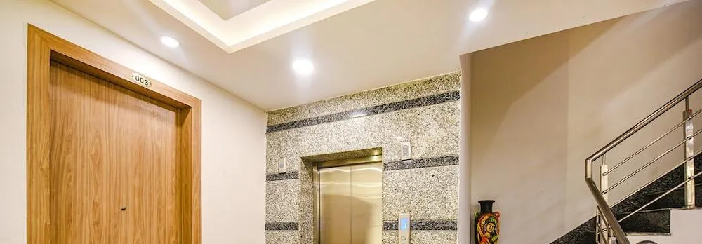 Fabhotel Royal Residency I