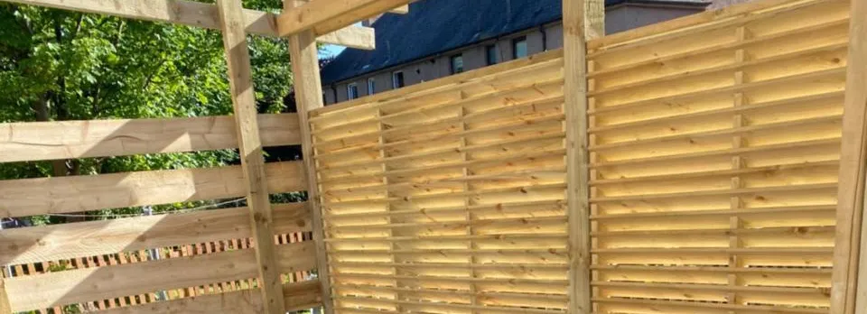 Lovely 3 Bed with Jacuzzi, Close To Airport, Driveway, Wifi