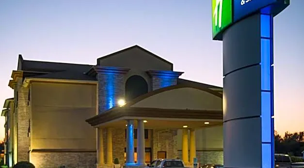 Holiday Inn Express Hotel & Suites Wauseon By IHG