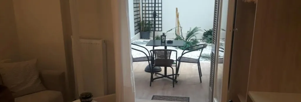 Studio Posh with garden in Kolonaki