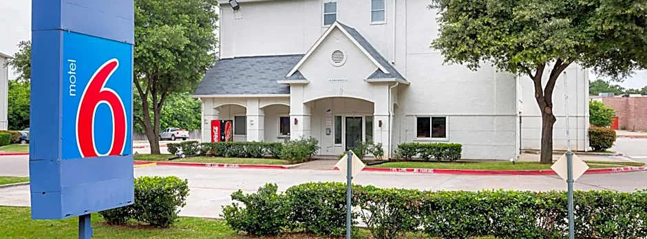 Motel 6-Grand Prairie, TX - Near Six Flags Drive