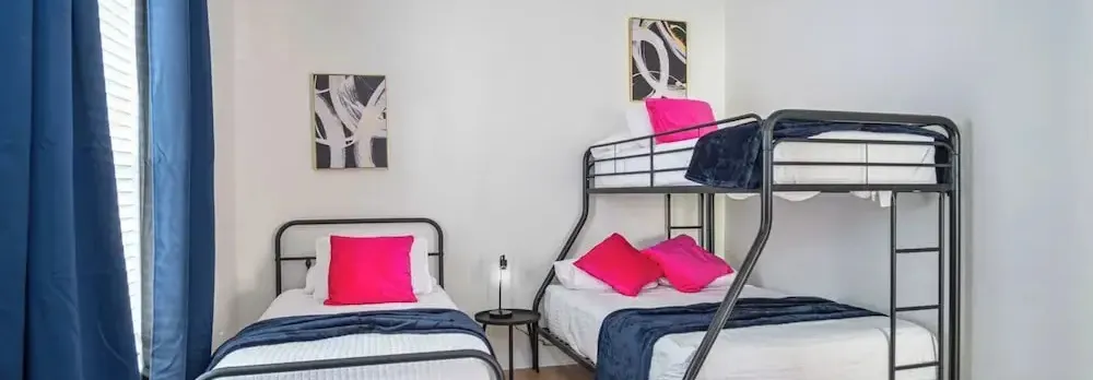 5br/3ba Minutes From the Action With Skyline Views