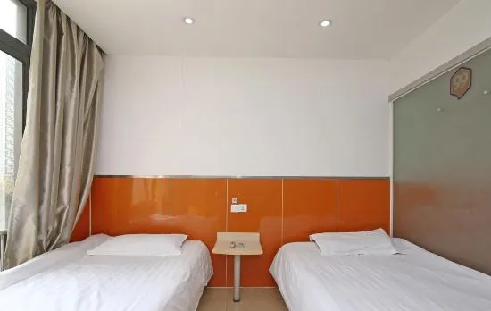 Qingji MINI Hotel (Shanghai South Railway Station South Square Store)