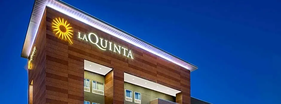 La Quinta Inn & Suites by Wyndham Louisville NE/Old Henry Rd