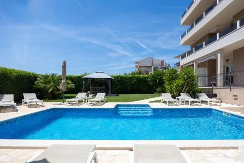 Sunny Garden Lux
