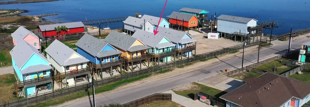 Balcony w/ Bay View Shared Pool + Boat Dock Fat Flounder by Avantstay